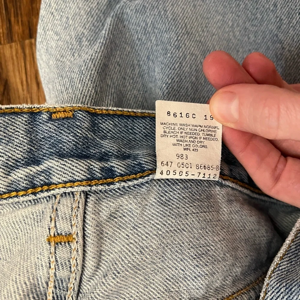 Vintage Men's distressed Blue Jeans 34x31
